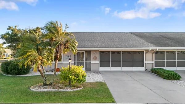 Property Slideshow image 2 of 43 | 302 stroll ln, Sun City Center, FL, 33573