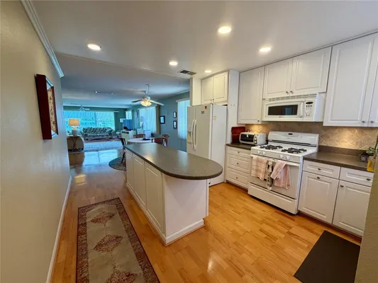 Property Slideshow image 3 of 21 | 6025 shore blvd 415, Gulfport, FL, 33707