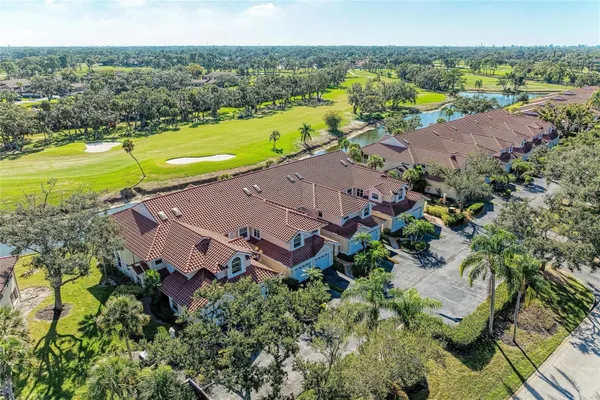 Property Slideshow image 2 of 53 | 5588 golf pointe dr 1, Sarasota, FL, 34243