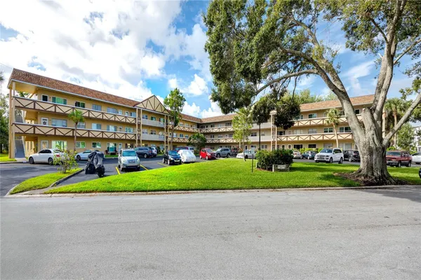 Property Slideshow image 2 of 42 | 2463 brazilia dr apt 39, Clearwater, FL, 33763