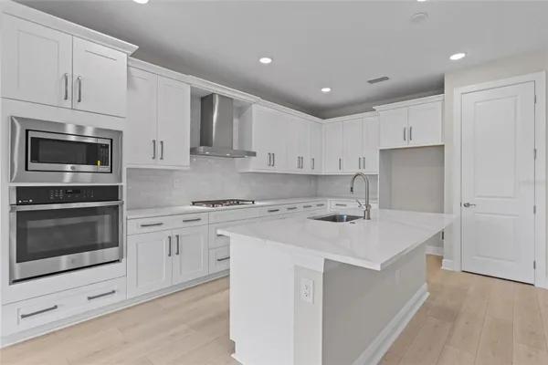 Property Slideshow image 2 of 49 | 4984 fairhope cir, Lakewood Ranch, FL, 34211