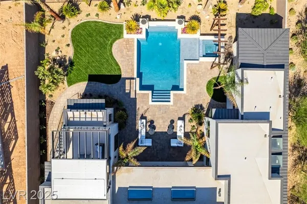 Property Slideshow image 2 of 48 | 40 reflection shores ln, Henderson, NV, 89011