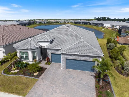 Property Slideshow image 3 of 97 | 10333 blue runner dr, Englewood, FL, 34223