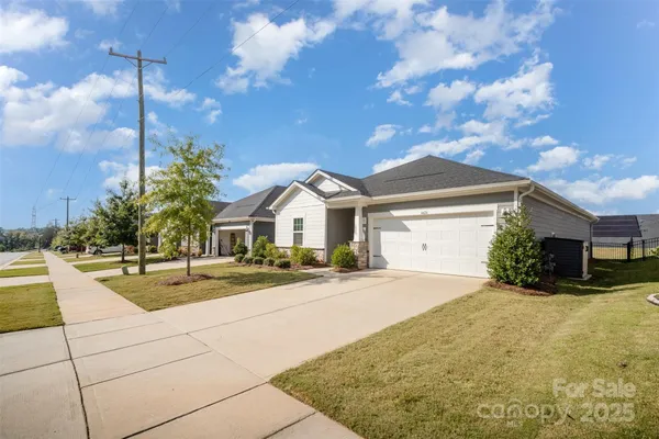 Property Slideshow image 3 of 40 | 4424 bright rd, Charlotte, NC, 28214