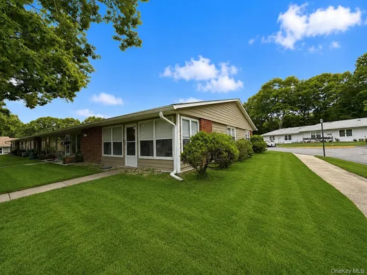 Property Slideshow image 3 of 17 | 258 newcastle ct f, Brookhaven, NY, 11961