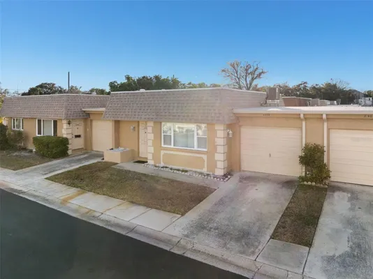 Property Slideshow image 3 of 32 | 8452 phillip n 8452, Pinellas Park, FL, 33781