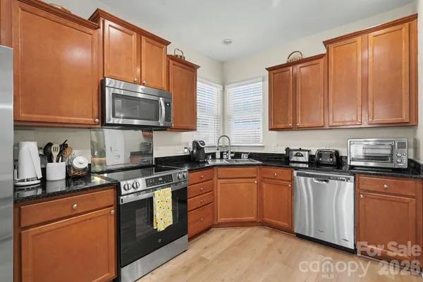 Property Slideshow image 2 of 29 | 20241 dovekie ln, Fort Mill, SC, 29707