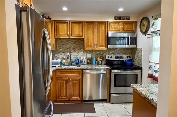 Property Slideshow image 2 of 11 | 601 nw 80th ave apt 101, Margate, FL, 33063