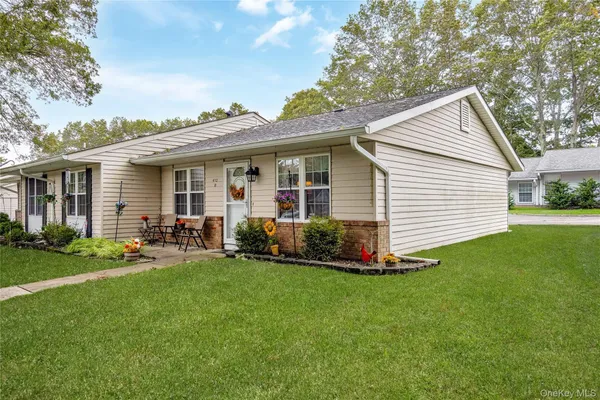 Property Slideshow image 3 of 22 | 412 weymouth ct unit b, Ridge, NY, 11961