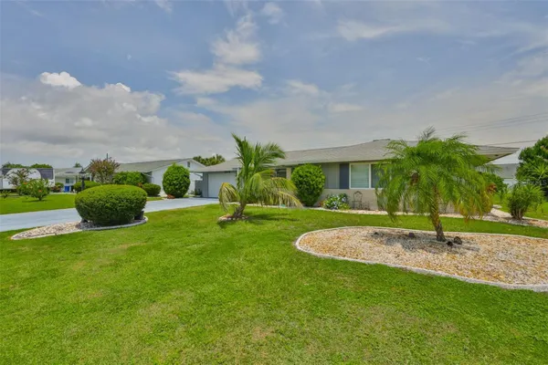 Property Slideshow image 3 of 48 | 613 la jolla ave, Sun City Center, FL, 33573