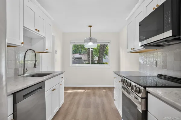 Property Slideshow image 2 of 23 | 220 heritage hls b, Somers, NY, 10589