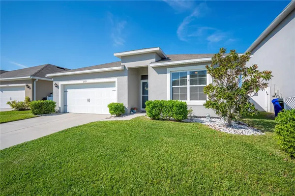 Property Slideshow image 2 of 41 | 2719 grandbury grove rd, Lakeland, FL, 33811