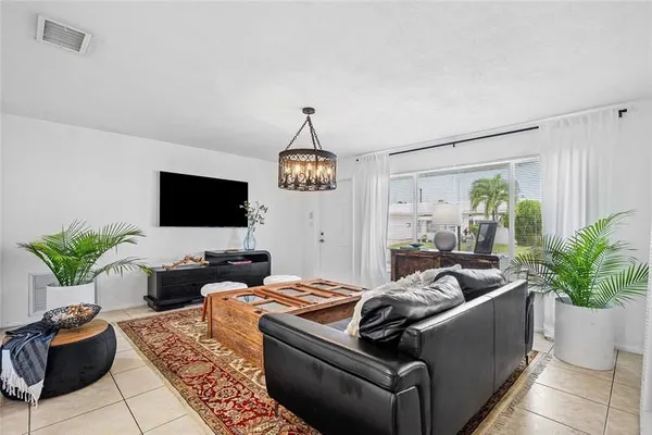 Property Slideshow image 3 of 23 | 170 nw 27th st, Pompano Beach, FL, 33064
