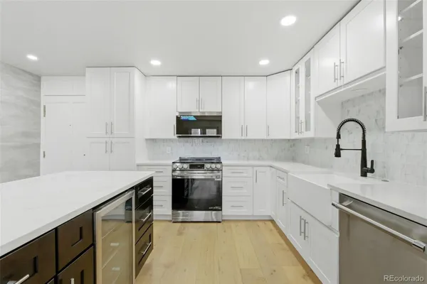 Property Slideshow image 3 of 27 | 13952 e marina dr 308, Aurora, CO, 80014