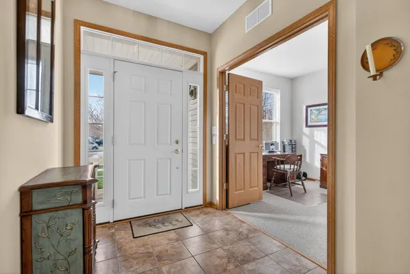 Property Slideshow image 2 of 40 | 507 homeview dr, Oswego, IL, 60543