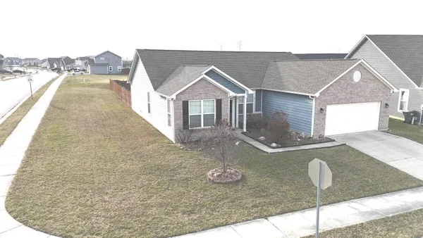 Property Slideshow image 2 of 38 | 5250 hearst ln, Indianapolis, IN, 46239