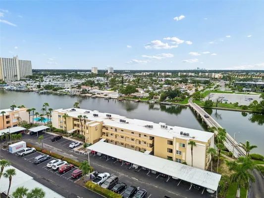 Property Slideshow image 2 of 25 | 7465 bay island dr 313, South Pasadena, FL, 33707