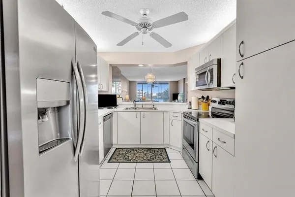 Property Slideshow image 3 of 71 | 7512 n devon dr 210, Tamarac, FL, 33321