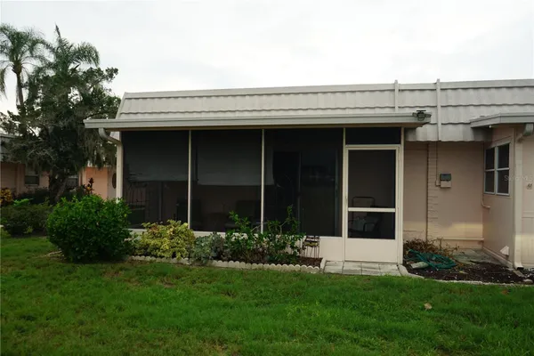 Property Slideshow image 3 of 35 | 201 bedford trl 138, Sun City Center, FL, 33573