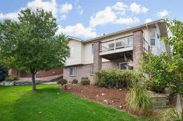 Property Slideshow image 3 of 35 | 23440 e moraine pl, Aurora, CO, 80016