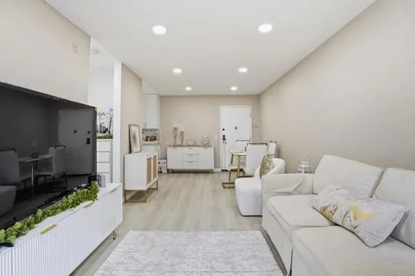 Property Slideshow image 2 of 9 | 6350 genesee ave 107, San Diego, CA, 92122