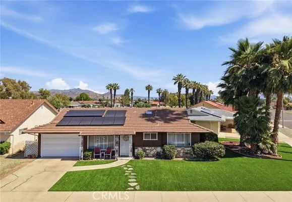 Property Slideshow image 2 of 46 | 1381 amberwood dr, Hemet, CA, 92543