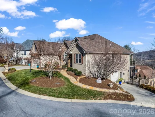 Property Slideshow image 2 of 47 | 71 carriage highlands ct, Hendersonville, NC, 28791