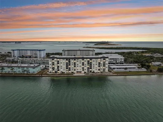 Property Slideshow image 2 of 44 | 9 haig pl apt 704, Dunedin, FL, 34698