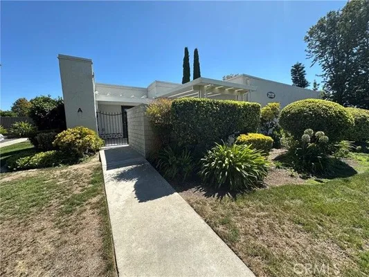Property Slideshow image 3 of 12 | 2133 via puerta a, Laguna Woods, CA, 92637