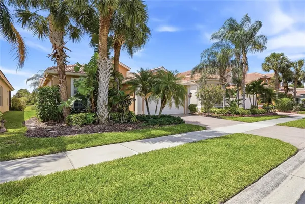 Property Slideshow image 2 of 59 | 5042 sandy brook cir, Wimauma, FL, 33598