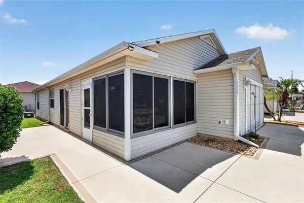 Property Slideshow image 2 of 42 | 1858 endsley ct, The Villages, FL, 32162