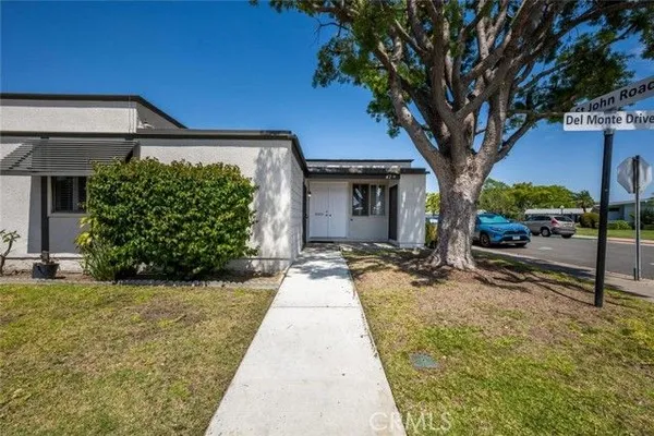 Property Slideshow image 2 of 52 | 13120 del monte dr 47h m15, Seal Beach, CA, 90740