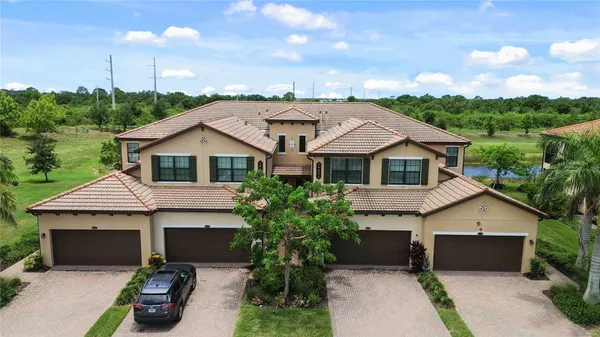 Property Slideshow image 2 of 99 | 10821 tarflower dr 202, Venice, FL, 34293