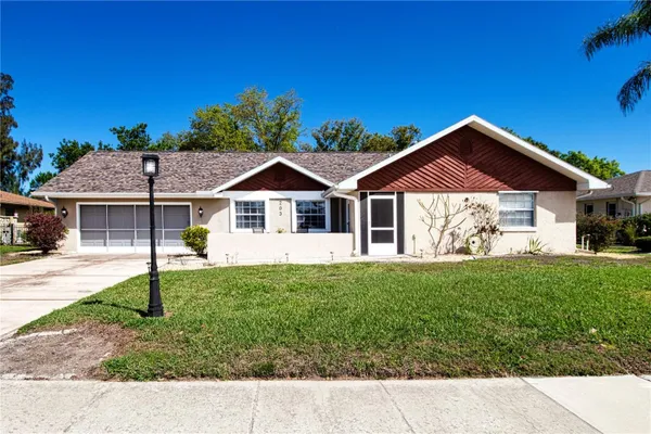 Property Slideshow image 2 of 58 | 203 amesbury cir, Sun City Center, FL, 33573