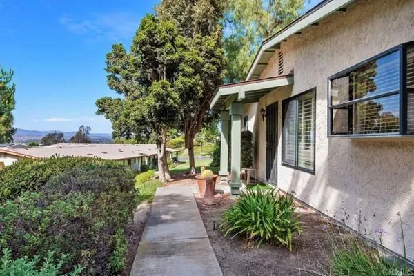 Property Slideshow image 2 of 25 | 4408 shearwater way, Oceanside, CA, 92057