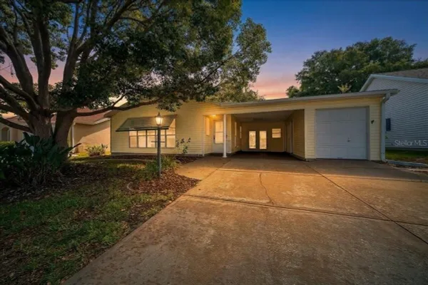 Property Slideshow image 2 of 65 | 1133 del toro dr, Lady Lake, FL, 32159