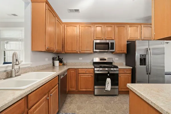 Property Slideshow image 2 of 28 | 2497 rolling ridge ln, Elgin, IL, 60124