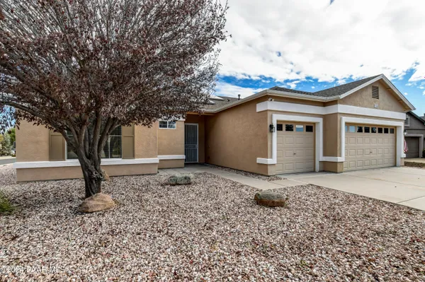 Property Slideshow image 2 of 58 | 7753 n siesta sunset ln, Prescott Valley, AZ, 86315