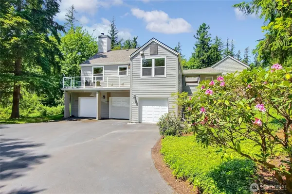 Property Slideshow image 2 of 35 | 4143 220th pl 2064, Issaquah, WA, 98029
