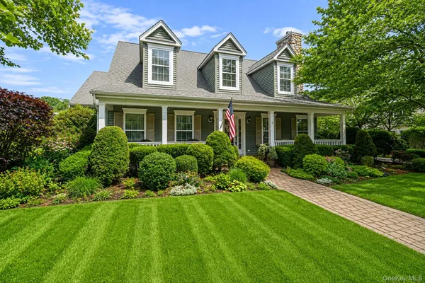 Property Slideshow image 2 of 45 | 5 green ash st, Riverhead, NY, 11933