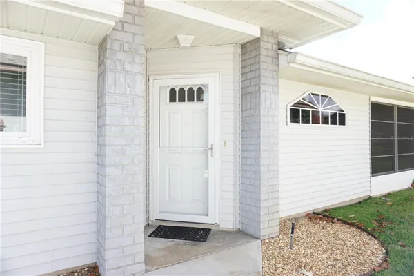 Property Slideshow image 3 of 16 | 21617 queen elizabeth ct, Leesburg, FL, 34748