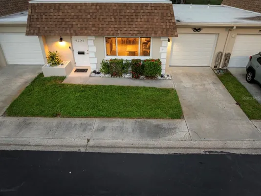 Property Slideshow image 3 of 45 | 8235 burgundy dr 3, Pinellas Park, FL, 33781