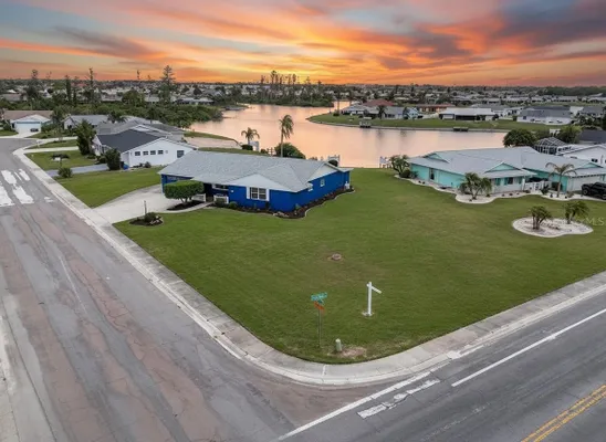 Property Slideshow image 3 of 52 | 1810 milford cir, Sun City Center, FL, 33573