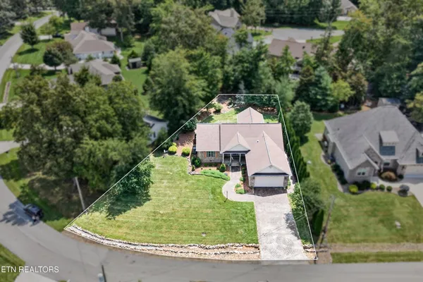 Property Slideshow image 3 of 56 | 21 thames ct, Crossville, TN, 38558