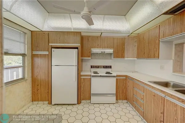 Property Slideshow image 3 of 30 | 3205 portofino pt b4, Coconut Creek, FL, 33066