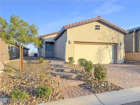 Property Slideshow image 3 of 34 | 92 stone bluff ln, Henderson, NV, 89011