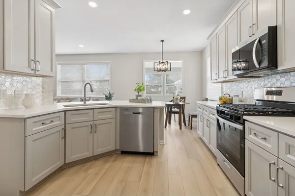 Property Slideshow image 3 of 20 | 696 s wellston ln, Romeoville, IL, 60446