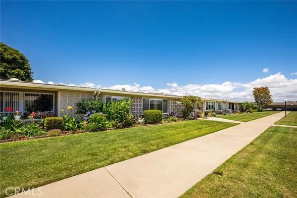 Property Slideshow image 2 of 36 | 13451 danbury ln 133e, Seal Beach, CA, 90740