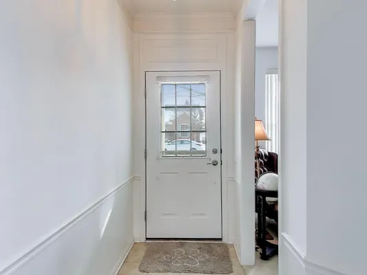 Property Slideshow image 2 of 32 | 2594 venetian ln, Elgin, IL, 60124