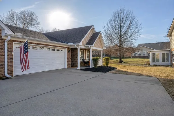 Property Slideshow image 3 of 35 | 702 forest glen cir, Murfreesboro, TN, 37128